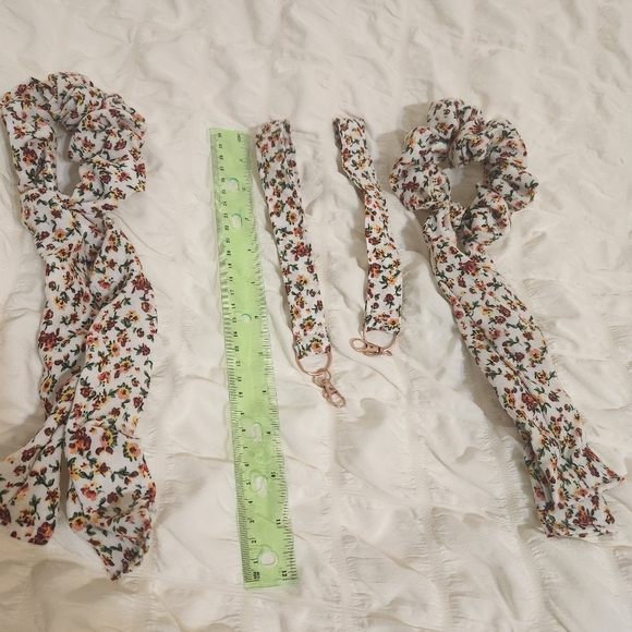 Floral Hair Accessories & Wristlet Key Chain Set - Picture 1 of 4